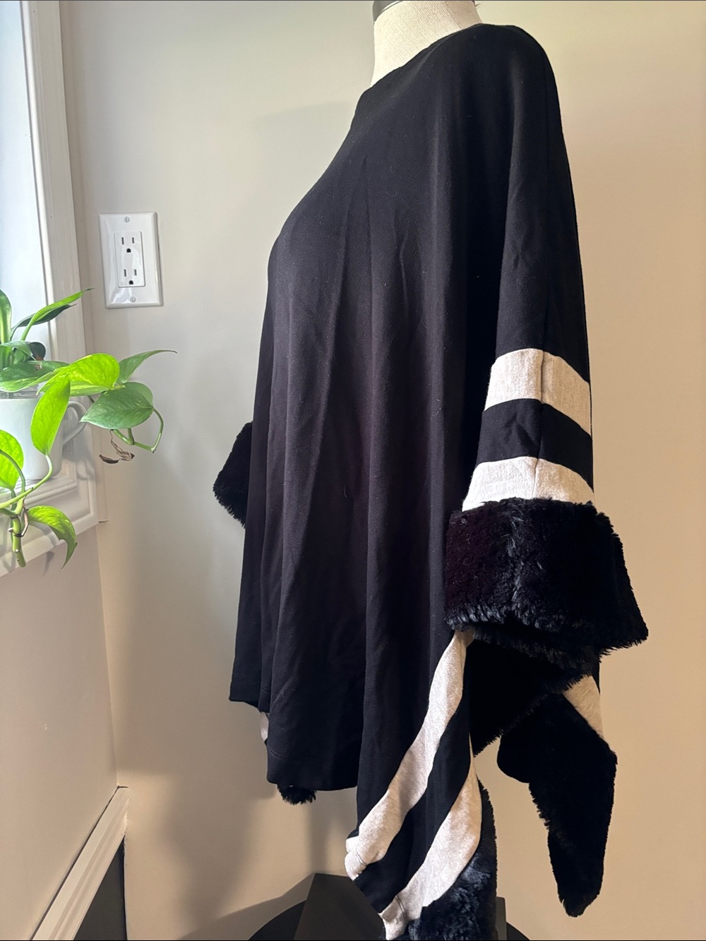 SHANNON PASSERO sweater - Picture 2 of 6
